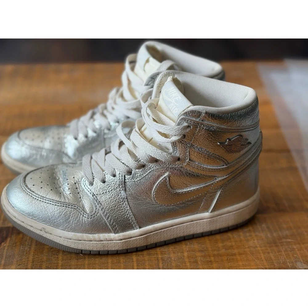 Air Jordan 1 Retro OG‎ High Chrome Women's FN7249-001 Size 7 Silver